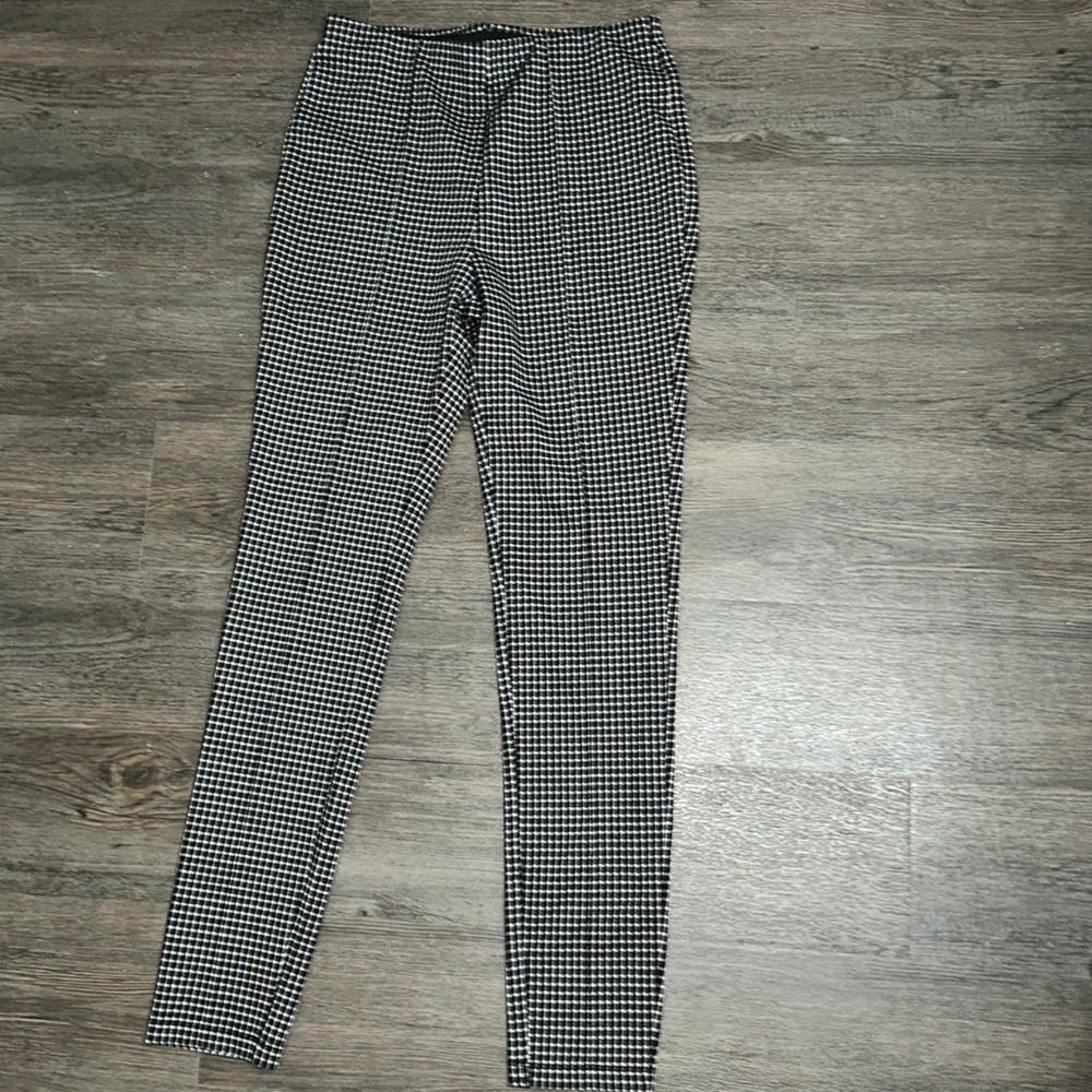 Medium size Tahari casual pants